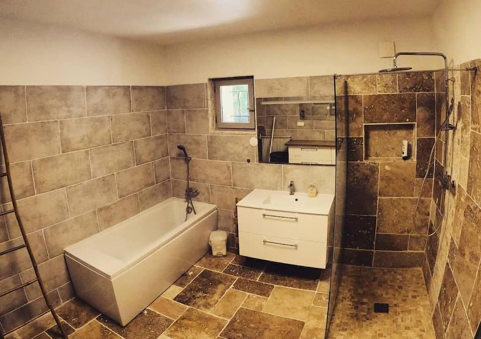 Charmant Rez De Villa Climatise Renove, 90M2 Avec Parking カシ エクステリア 写真